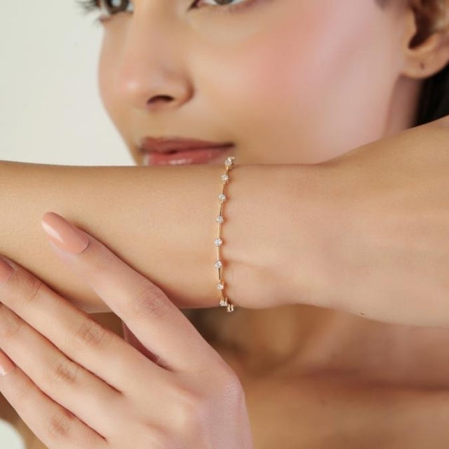 1 Ct Brilliant Cut Diamond Station Tennis Bracelet in 14k Yellow Gold For Sale In New York - Image 6 of 14