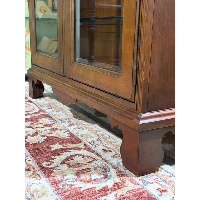 Late 20th Century Hekman Furniture Mahogany Glass Door Curio Display Cabinet With Drawer For Sale - Image 9 of 11