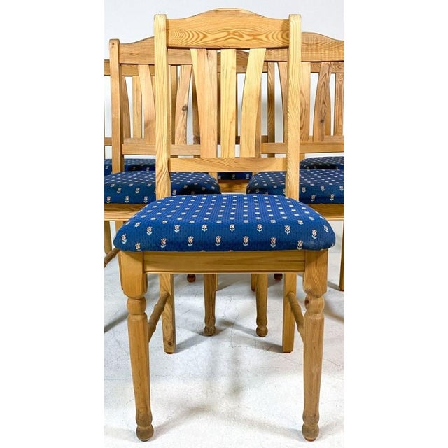 A great set of 6 Scandinavian modern dining chairs, circa 1970's/80's. Solid pine construction compliments a royal blue...