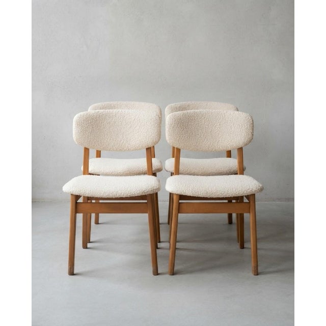 1960s Mid-Century Modern Dining Chairs in Textured Cream Bouclé Upholstery and Wood Frames, Hungary, 1960s, Set of 4 For Sale - Image 5 of 5