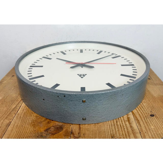 Large Industrial Grey Factory Wall Clock from Pragotron, 1960s For Sale - Image 11 of 17