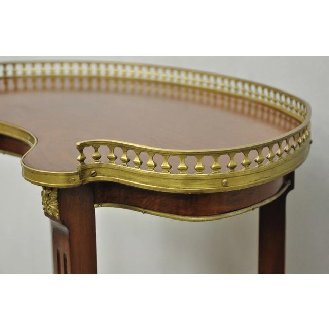 Vintage French Louis XV Style Mahogany Kidney Bean Side Table W/ Bronze Ormolu For Sale In Philadelphia - Image 6 of 15