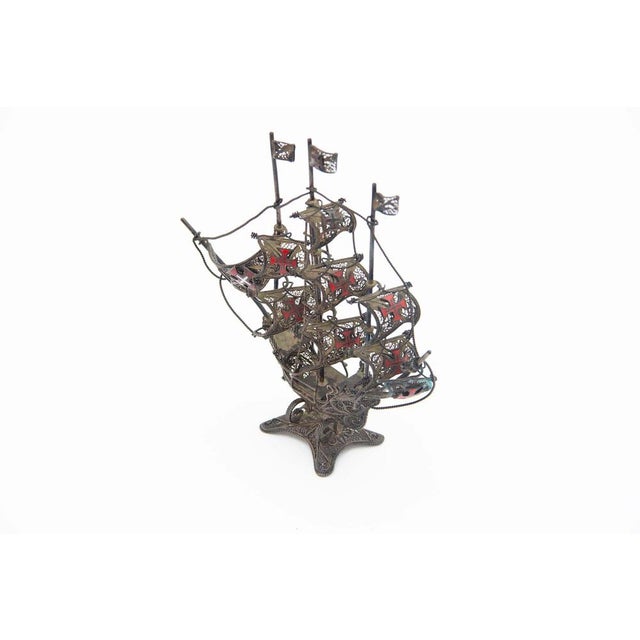 Silver Caravel with Filigree Mesh, in Good conditions. Designed 1920 to 1949