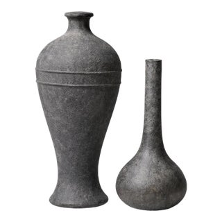 Late 20th Century Pair of Organic Modern Sculptural Floor Vessels – Textured Charcoal Studio Style (25" & 18") For Sale