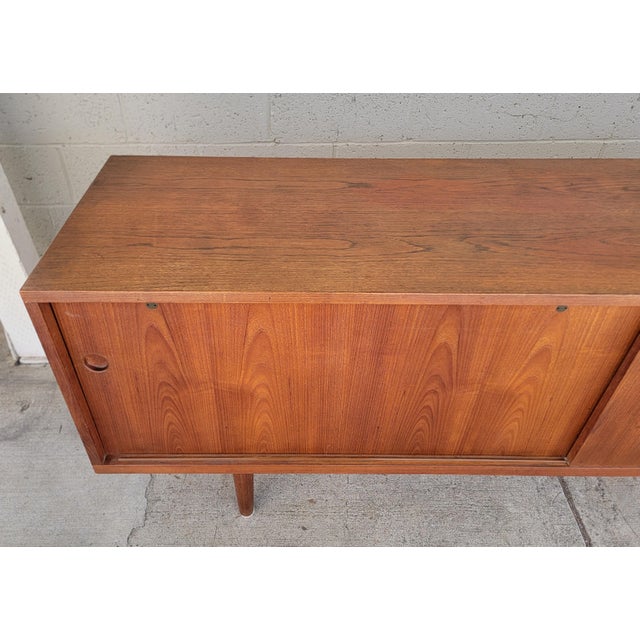 Hans Wegner Hans Wegner Ry-26 Teak Danish Modern Credenza With Sliding Doors For Sale - Image 4 of 18