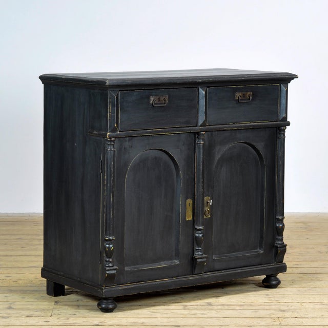 Dating from around 1900, this pine sideboard features a distinctive country style. The piece is fitted with two doors...