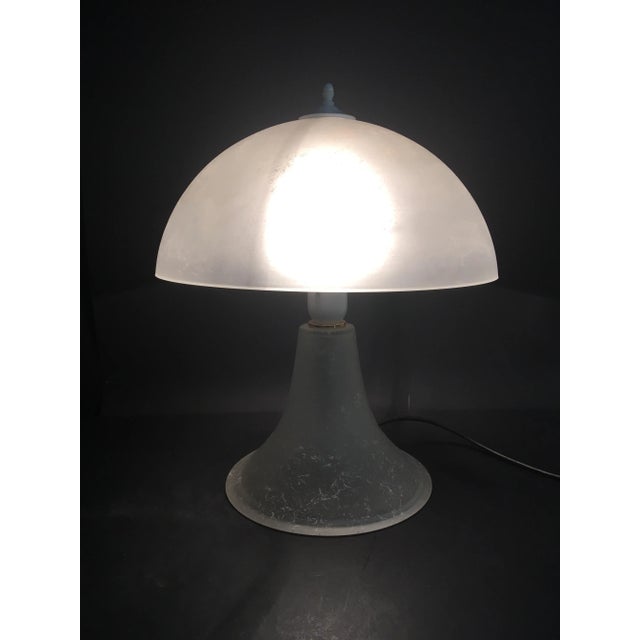 Table lamp in good condition, totally made of glass, are glasses 2, one above the other, joined by the iron frame. The...