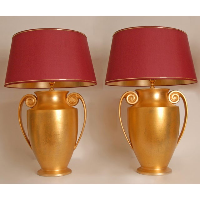 Henredon Vintage Italian Etruscan Vase Lamps Traditional Gold Table Lamps Style the Etrusque - a Pair For Sale - Image 4 of 15