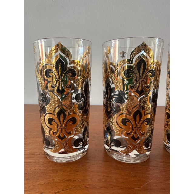 Mid-Century Modern 1970s Mid Century Modern Fleur De Lys Cocktail Glass Set - Set of 4 For Sale - Image 3 of 5