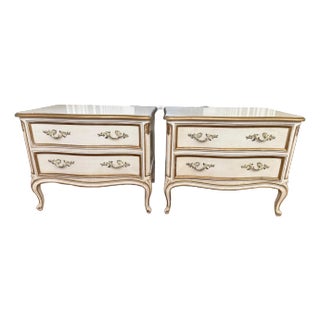 1970s Pair Henredon French Provincial Nightstands – Parisian For Sale