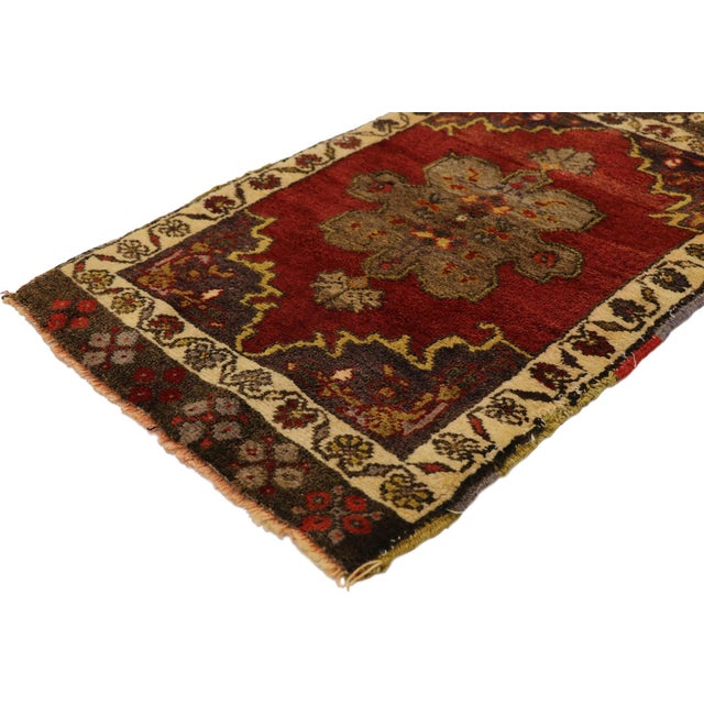51820 Vintage Turkish Yastik Rug, 01'07 x 02'07. Step into a world of rich tradition and timeless beauty with this hand-...
