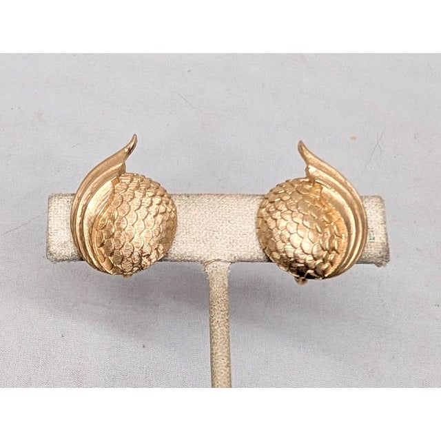 Mid-Century Modern Vintage 1960s Signed Crown Trifari Goldtone Textured Clip Earrings-2 Pieces For Sale - Image 3 of 7