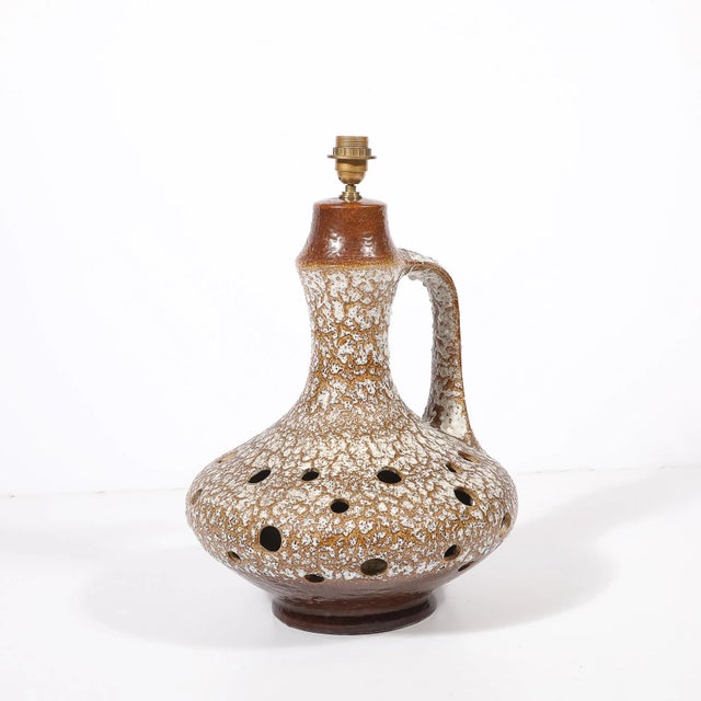 Mid-Century Organic Pitcher Form Ceramic Table Lamp With Illuminated Cutouts For Sale - Image 11 of 17