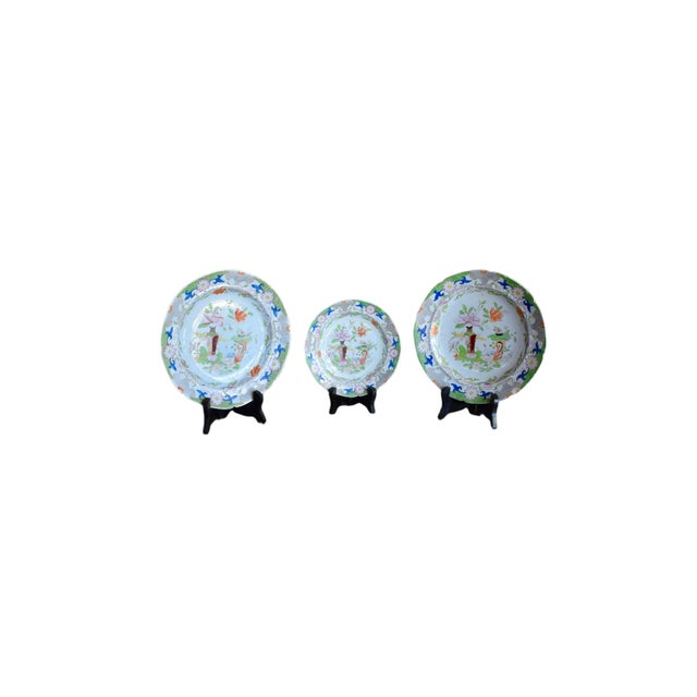 GEORGIAN MASON'S IRONSTONE TABLE AND FLOWER POT PATTERN PLATES SET Era: Circa 1818 Origin: England Pattern: Table and...