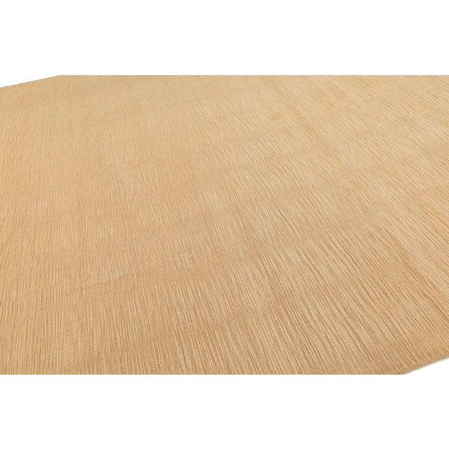2020s Modern Minimalist Hand-Knotted Ribbed Wool Area Rug in Warm Sand For Sale - Image 5 of 12