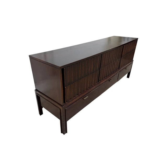 1960s 1960s Mid-Century Modern Fluted Nine-Drawer Dresser For Sale - Image 5 of 13