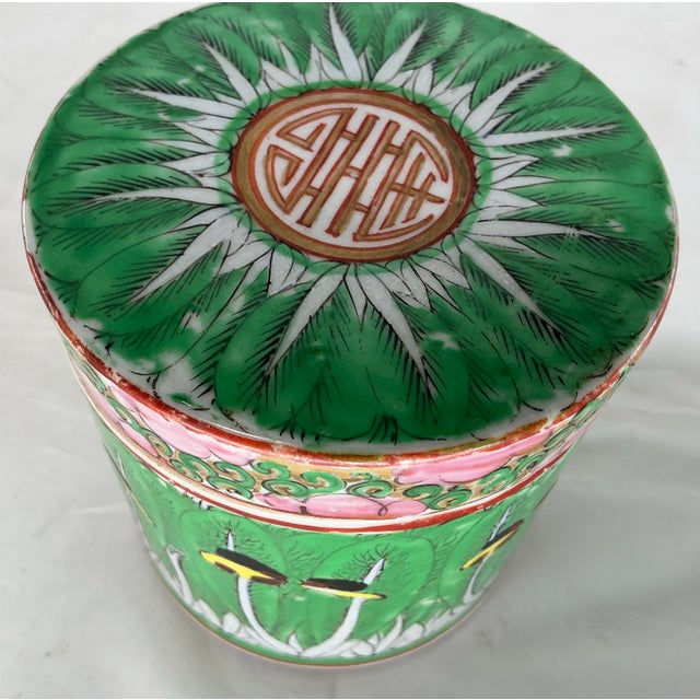 Chinese Antique Chinese Export Porcelain Famille Verte “Boc Choy Leaf” Pattern Canister With Lid. For Sale - Image 3 of 12
