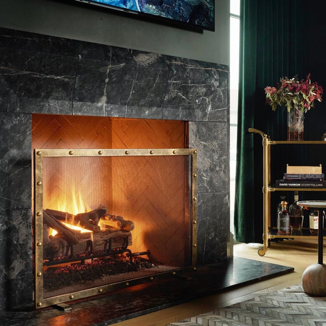 In a world of simple and sleek, the Amelia fire screen is vintage inspired with a modern twist. With a hand painted finish...