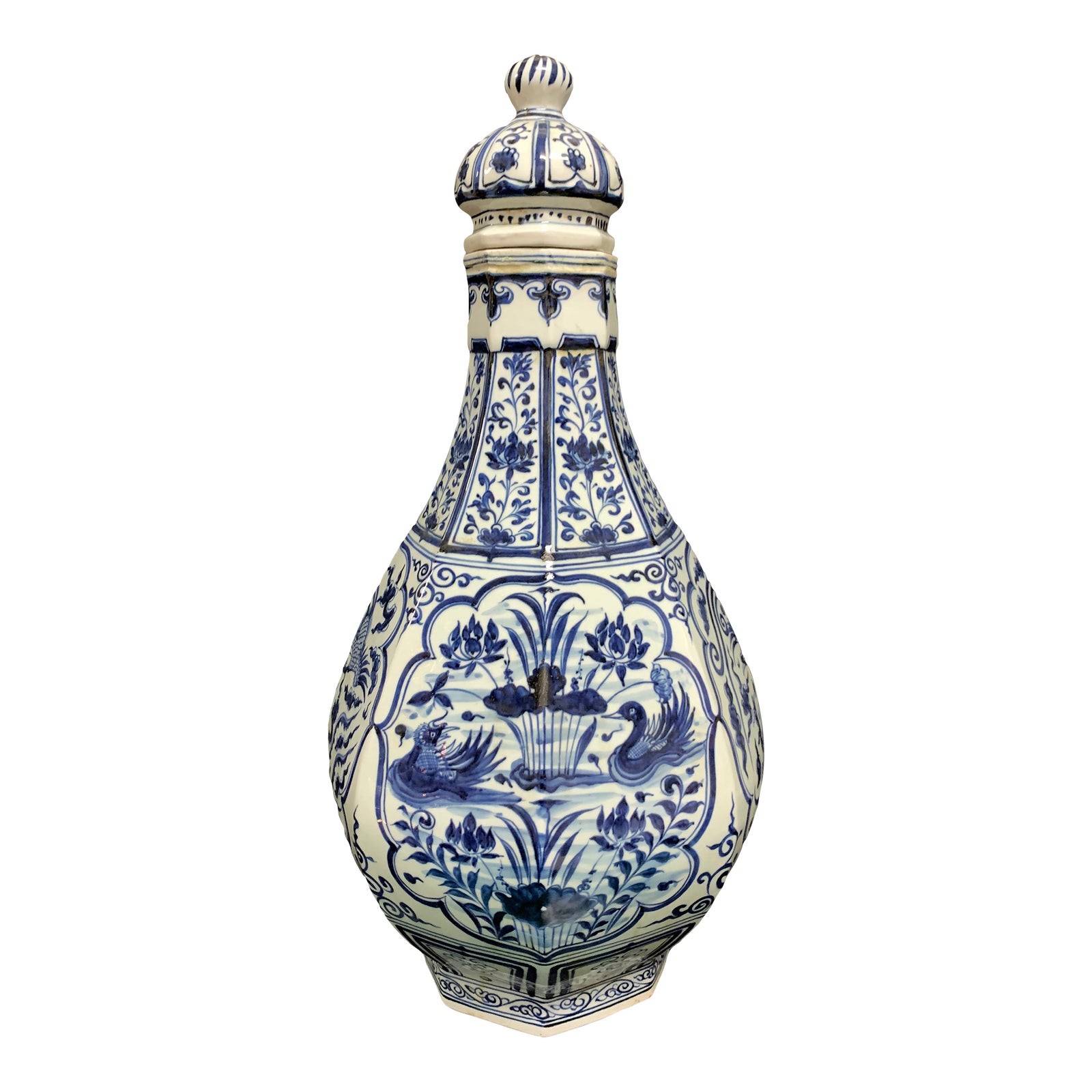 Vintage Chinese Art Blue and White Porcelain Covered Vase With Flower