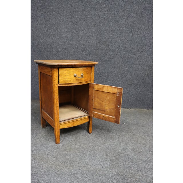 Late 19th Century Victorian Quarter Sawn Oak Commode With Drawer and Cabinet For Sale - Image 5 of 8