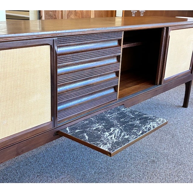 European Mid Century Modern Teak Credenza W/ Wicker Door Panels c.1960 For Sale - Image 4 of 5