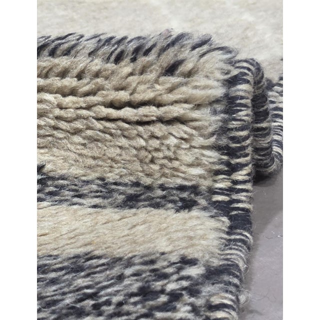 Contemporary Moroccan Beni MRirt Rug - 7.8 X 4.4 Ft For Sale - Image 3 of 5