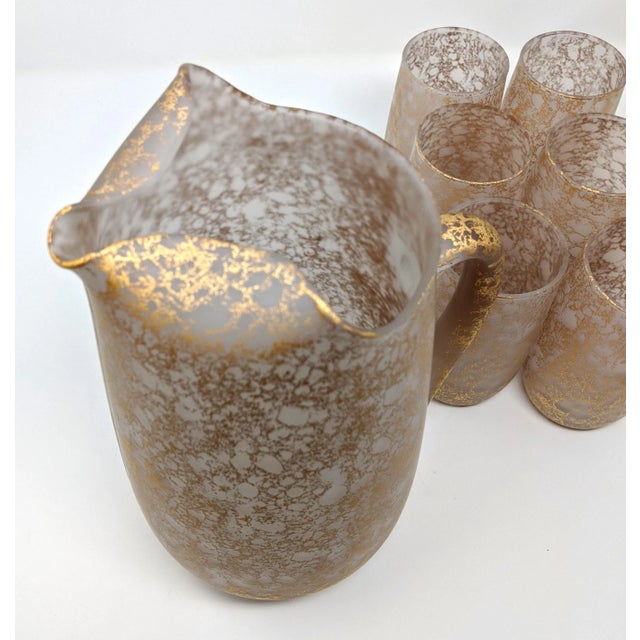 1940s Vintage 1940s 22k Gold Bubble Finish Water Pitcher and Water Glass Set - Set of 7 For Sale - Image 5 of 8