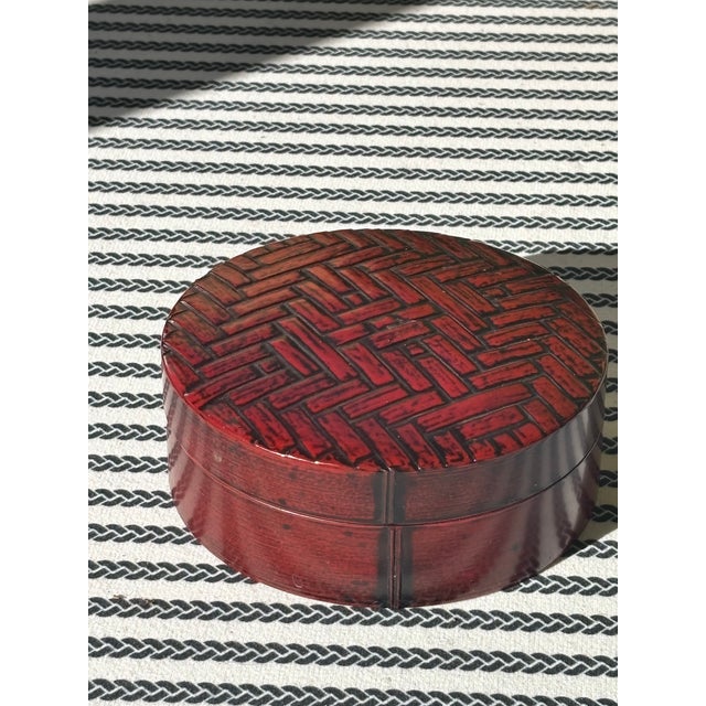 Chinoiserie Vintage Chinoiserie Style Red Lacquerware Faux Bamboo Coaster Set by Otagiri - Set of 6 For Sale - Image 3 of 17