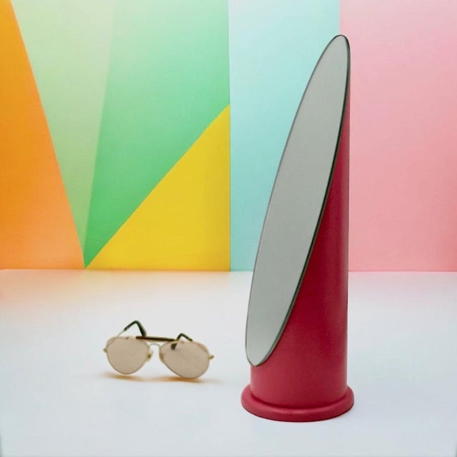 1970s Fuchsia Lipstick Tabletop Mirror, Italy, 1970s For Sale - Image 5 of 12