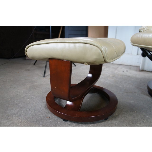 White Vintage Stressless Leather Reclining Swivel Lounge Chairs & Ottoman Attributed to Ekornes For Sale - Image 8 of 14