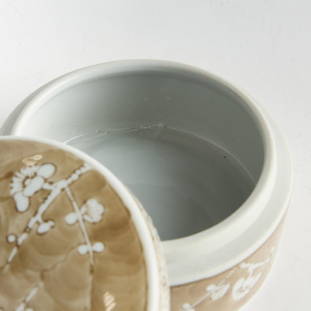Early 21st Century Province Empress Rd Lidded Catchll Box Sm For Sale - Image 5 of 6