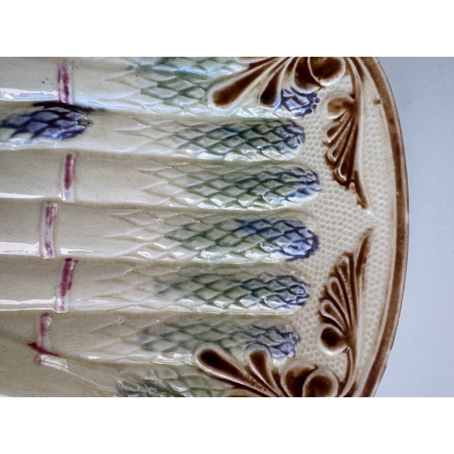 French French Barbotine Majolica Asparagus Plate With Shell Sauce Well For Sale - Image 3 of 11