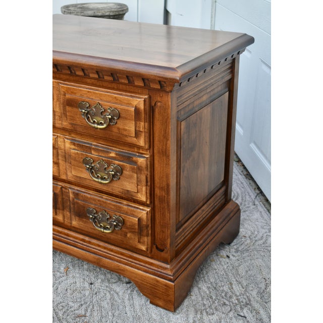 Vtg. Pair of Link-Taylor Americana Style Solid Maple Three Drawer Nightstands For Sale - Image 4 of 13