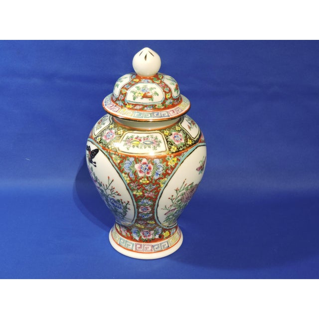 1950s 1950s Mid-Century Modern Chinoiserie Chinese Familee Rose Porcelain Ginger Jar For Sale - Image 5 of 10