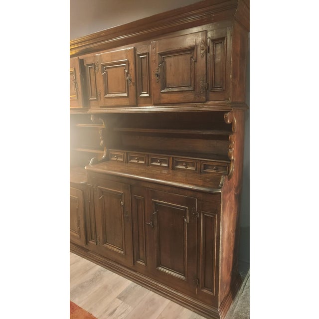 A magnificent Swiss Alpine two-piece oak hutch (vaisselier), dating to the 18th or early 19th century, with a fascinating...