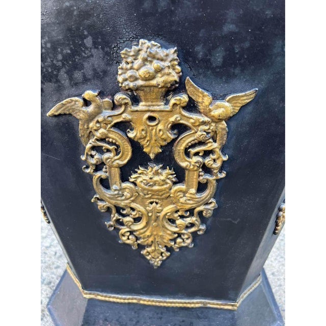 English Victorian Period 19th Century Black and Gold Tóle Coal Scuttle For Sale - Image 4 of 11