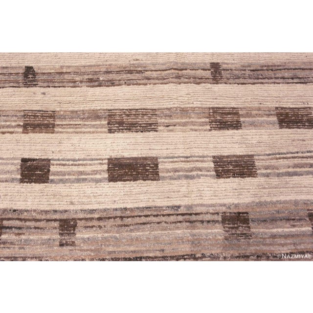 Nazmiyal Collection Neutral Contemporary Area Rug For Sale - Image 4 of 6