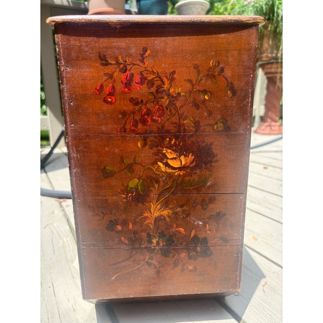 French Vitrine With Chinoiserie Decoration, 19th Century For Sale In Philadelphia - Image 6 of 14