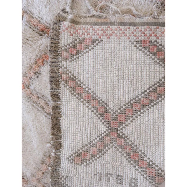1980s 1980's Off-White Moroccan Beni Ourain Rug - 11.2 X 6.2 Ft For Sale - Image 5 of 10