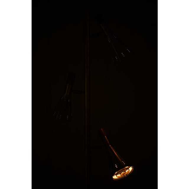 Floor Lamp in Brass and White Lacquered Metal, 1960s For Sale - Image 6 of 10