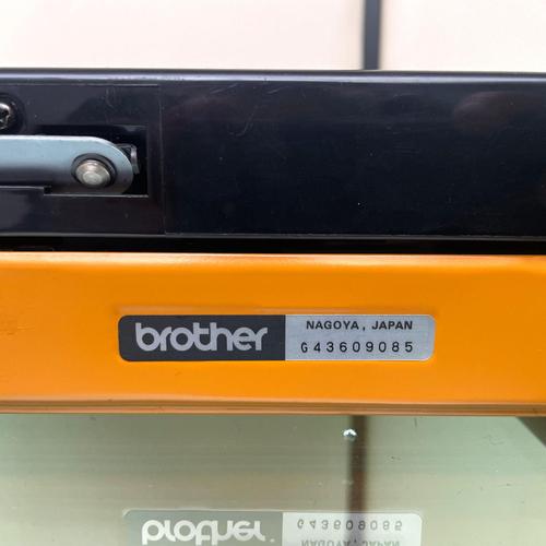 Yellow Deluxe 250TR Typewriter with Case from Brother, 1970s For Sale - Image 10 of 13
