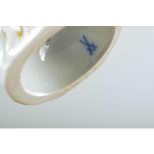 Meissen. Porcelain Figure of a Harlequin in a Classic Commedia Dellarte Costume. For Sale - Image 9 of 10