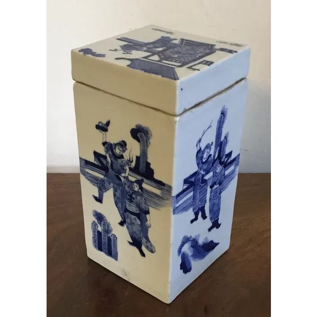Antique 19th Century Chinese Blue & White Porcelain Covered Brush Pot or Box For Sale - Image 11 of 13