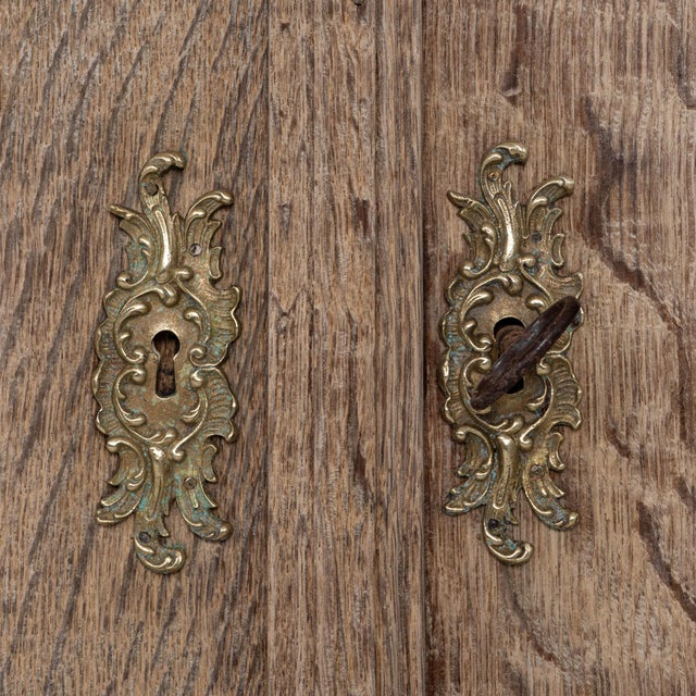 1880s French Provincial Oak Vitrine With Wire Mesh Doors For Sale - Image 11 of 18