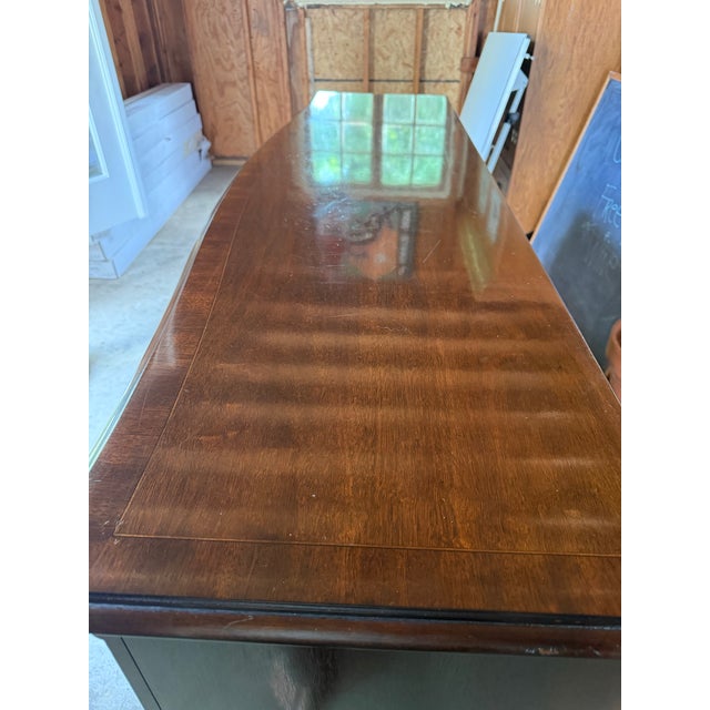 Mid 20th Century Drexel Heritage Flame Mahogany Serpentine Dresser With 12 Drawers For Sale In Chicago - Image 6 of 9