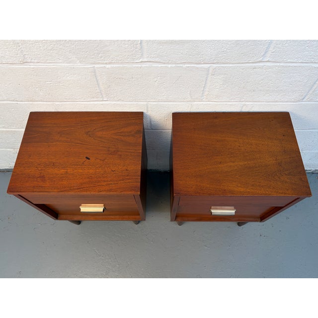 Mid 20th Century Vintage "Mainline" Walnut Nightstands by Hooker, A Pair For Sale - Image 5 of 11