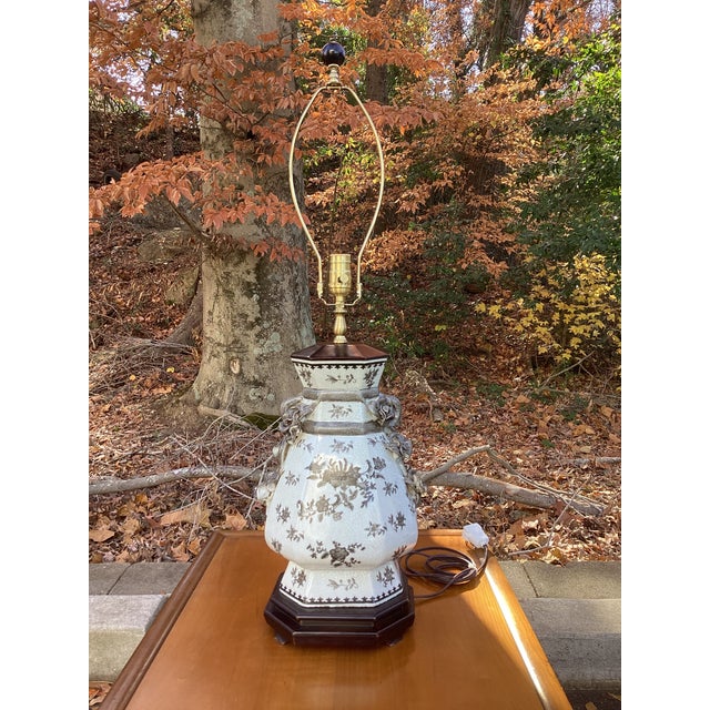 Chinoiserie Vintage Large Gray and White Chinoiserie Lamp With Silk Cut Corner Rectangular Shade and Marble Finial For Sale - Image 3 of 6