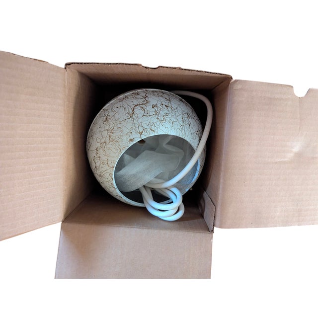 Plastic 1950s Mid Century Modern Orb “Eyeball” Table Lamp – Atomic Age Fiberglass Spaghetti Shade For Sale - Image 7 of 7