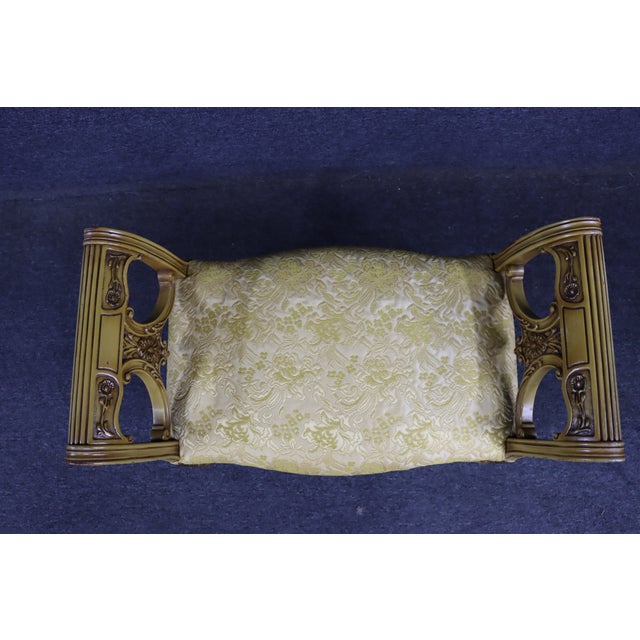 Italian Italian Style Giltwood Vanity Bench With Carved Details For Sale - Image 3 of 11