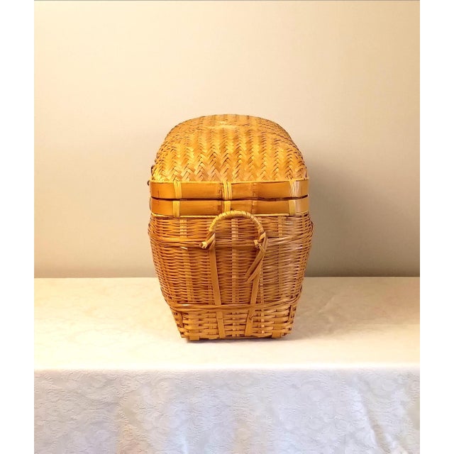 Wood Decorative Anglo-Indian Inspired Style Bamboo Rattan Blanket Hamper | Large Chinoiserie Keepsake Chest | Vintage Lidded Storage For Sale - Image 7 of 16